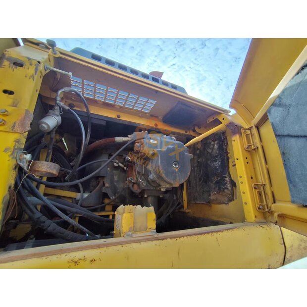 2023 Komatsu PC400LC-8R-44811264