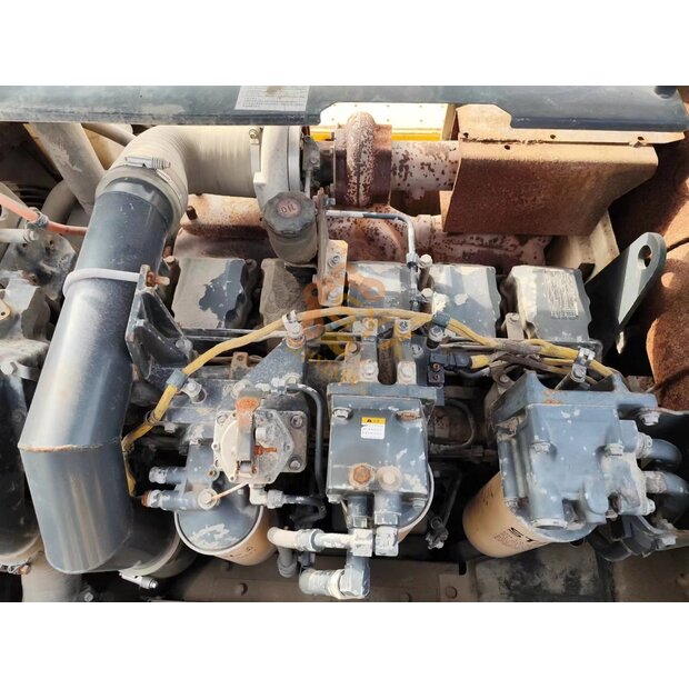 2023 Komatsu PC400LC-8R-44811270