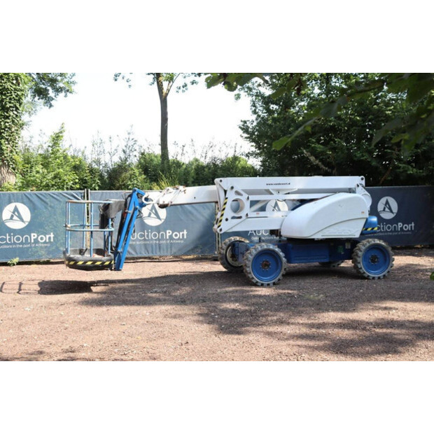 2010 نيفتيليفت HR21D-44813788