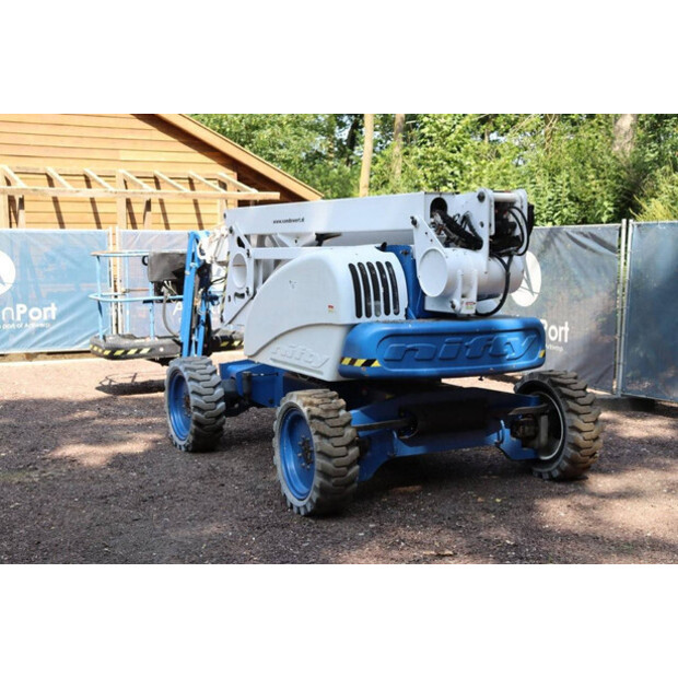 2010 نيفتيليفت HR21D-44813791