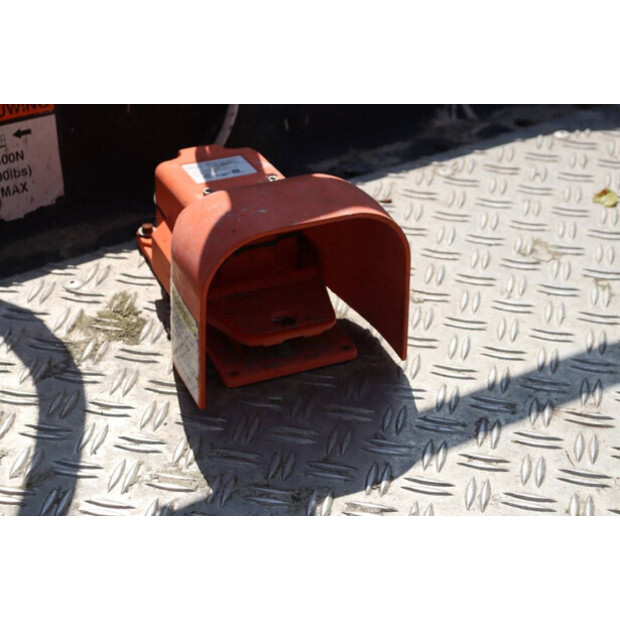 2010 نيفتيليفت HR21D-44813801