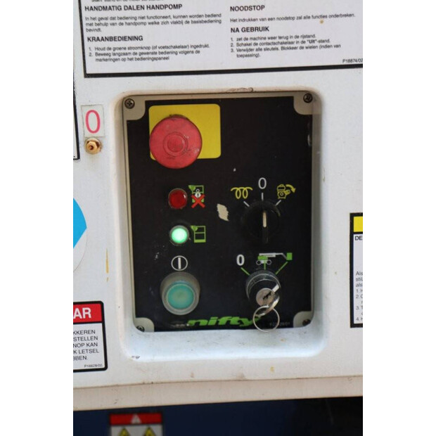 2010 نيفتيليفت HR21D-44813815