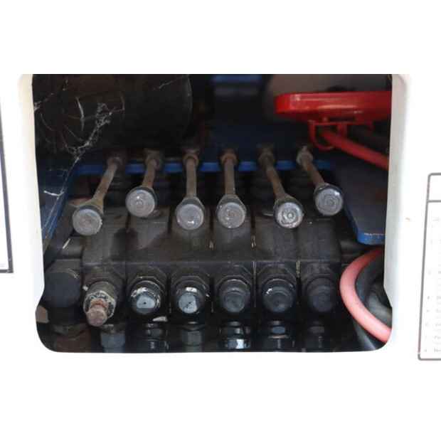 2010 نيفتيليفت HR21D-44813816