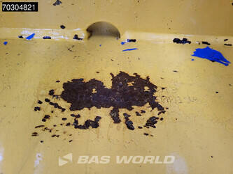 2012-komatsu-pc210lc-10-44814117