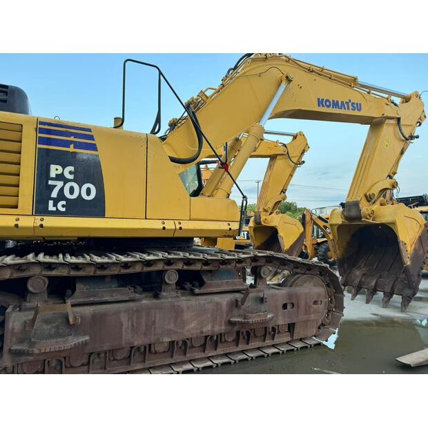 2018 Komatsu PC700-8-44814952