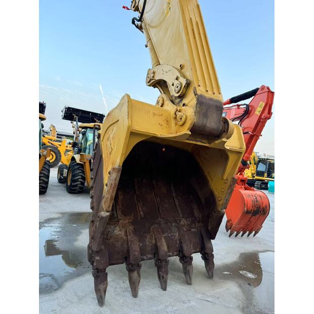 2018 Komatsu PC700-8-44814956