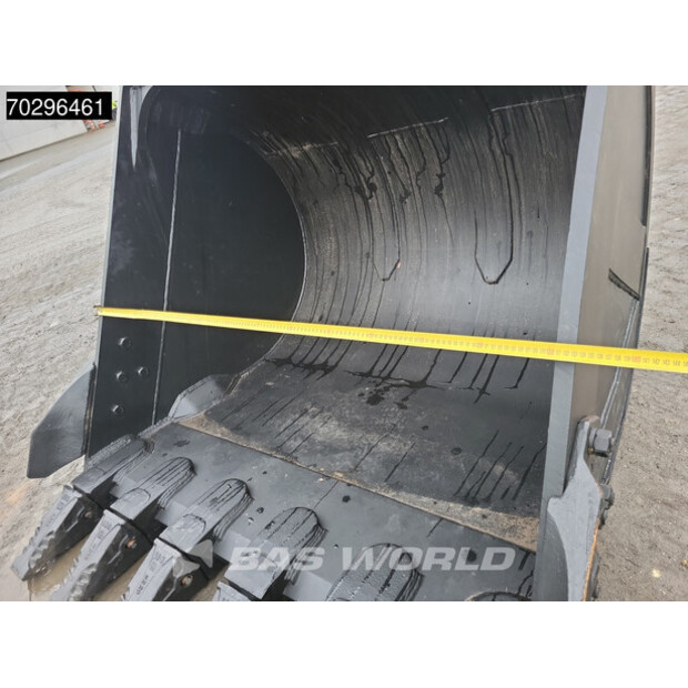 2025 Hitachi ZX220LC-5G-44815663