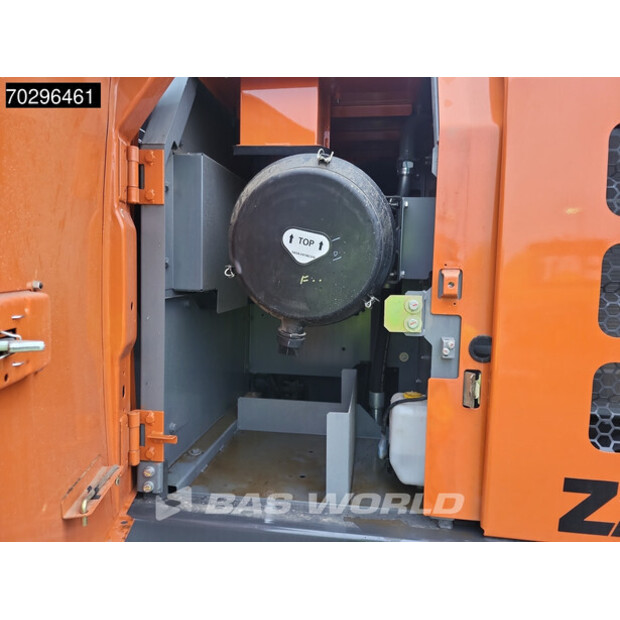 2025 Hitachi ZX220LC-5G-44815672