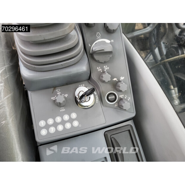 2025 Hitachi ZX220LC-5G-44815679