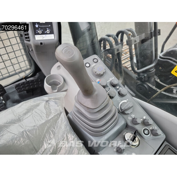 2025 Hitachi ZX220LC-5G-44815681