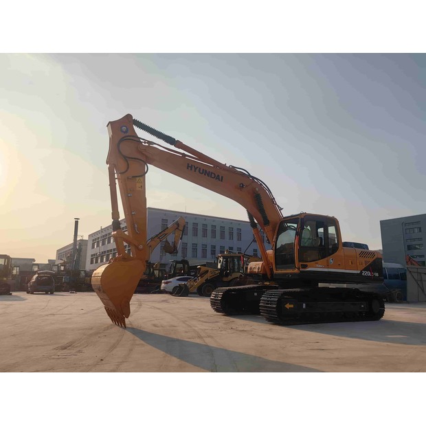 2022 هيونداي R220-9-44816051