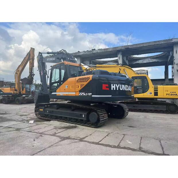 2022 Hyundai R225-9T-44816074