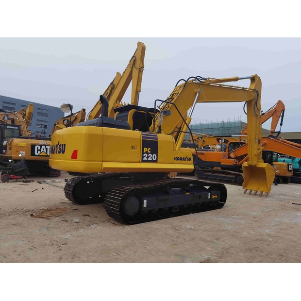 2022 Komatsu PC220-8-44816097