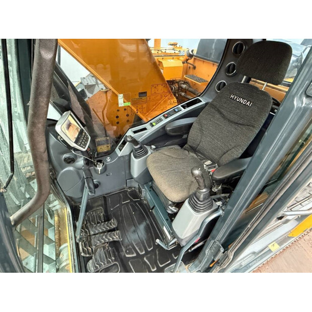 2018 Hyundai HX235LCR-44816526