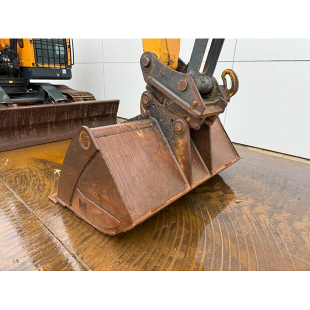 2018 Hyundai HX235LCR-44816537