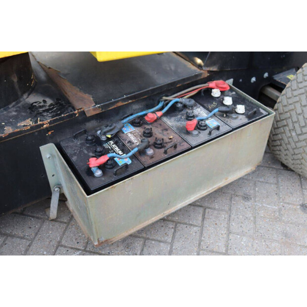 2014 نيفتيليفت HR12NDE-44817210