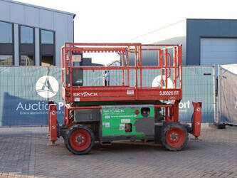 Image for SCISSOR LIFTS 2014 SkyJack SJ6826RT