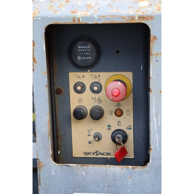 2015 SkyJack SJ6832 RT-44817563