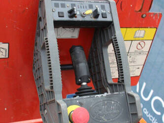 2006-jlg-2030es-1402733-44817788