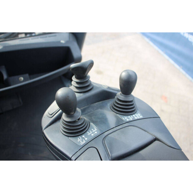 2014 Fenwick-Linde H30D-02-44818373