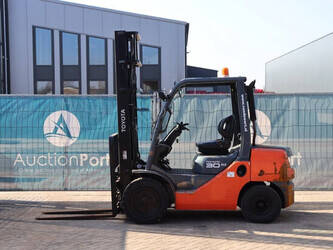 2012-toyota-02-8fdf30-1402755-44818550