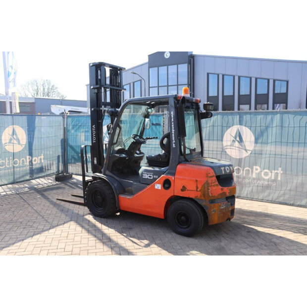 2012 تويوتا 02-8FDF30-44818551