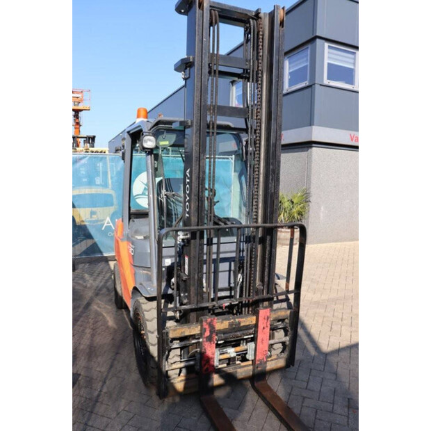 2012 تويوتا 02-8FDF30-44818554