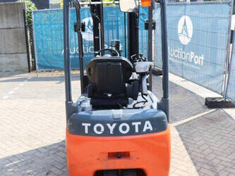 2013-toyota-8fbet18-1402762-44818861