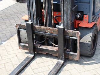 2013-toyota-8fbet18-1402762-44818867