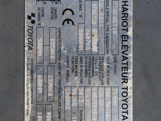 2013-toyota-8fbet18-1402762-44818876