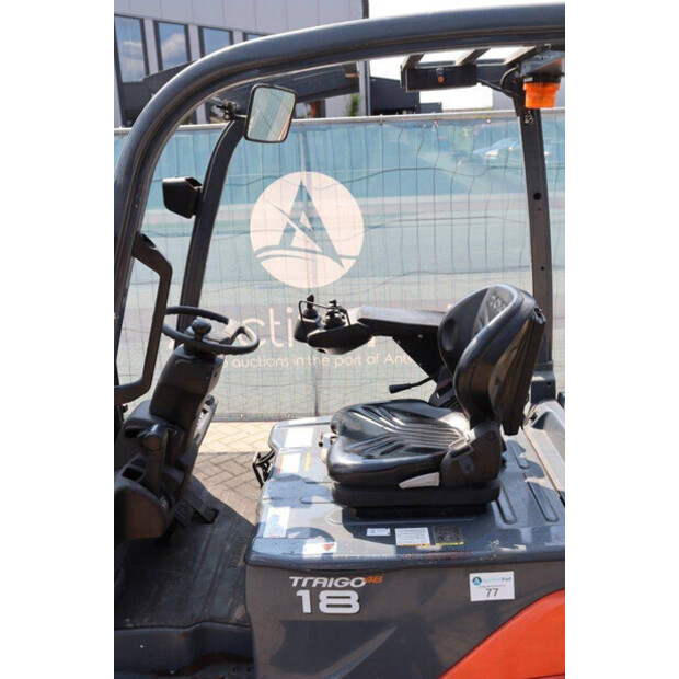 2013 تويوتا 8FBET18-44818879