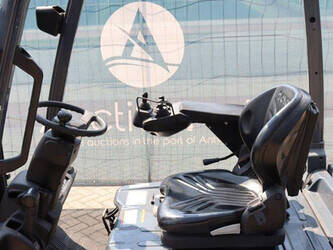 2013-toyota-8fbet18-1402762-44818879