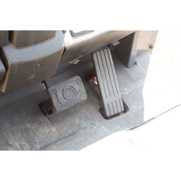 2013 تويوتا 8FBET18-44818881