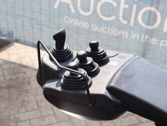 2013-toyota-8fbet18-1402762-44818883