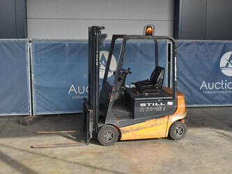 Image de CHARIOTS ÉLÉVATEURS 2000 Still R20-16