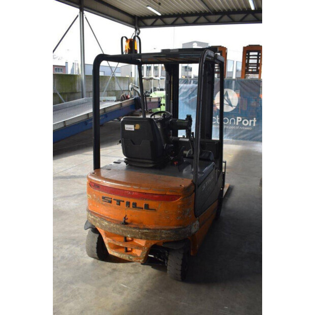2000 Still R20-16-44819027