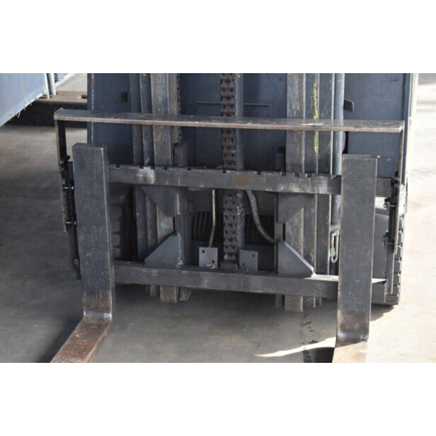 2000 Still R20-16-44819032