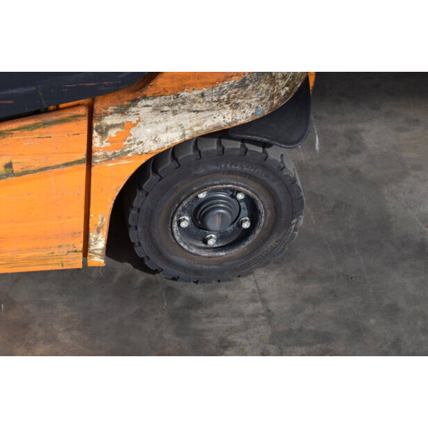 2000 Still R20-16-44819036