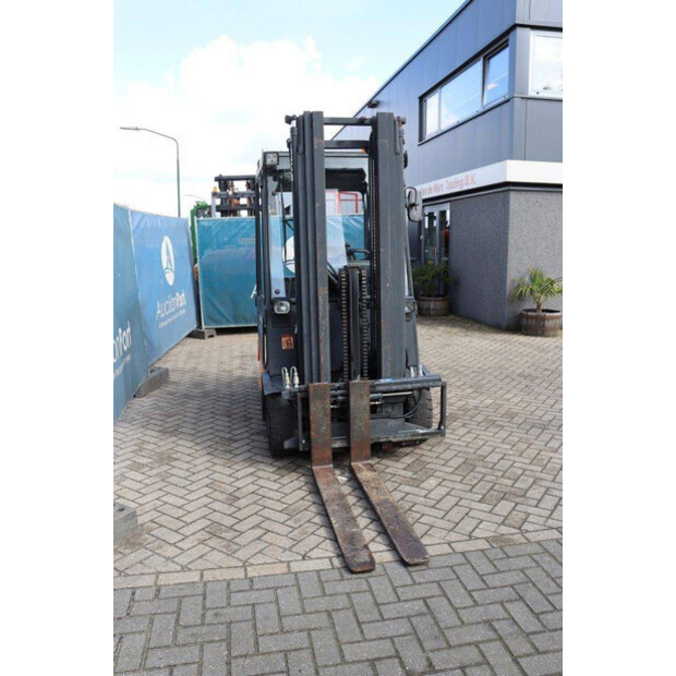 2000 Still R60-25-44819239