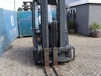 2000-still-r60-25-1402771-44819239