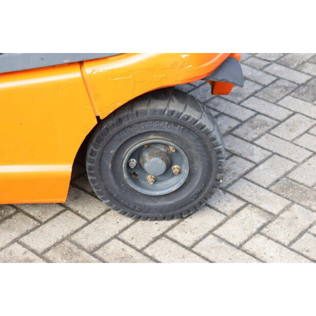 2000 Still R60-25-44819246