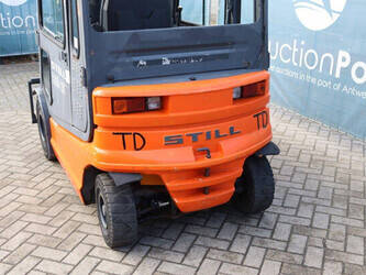 2000-still-r60-25-1402771-44819248