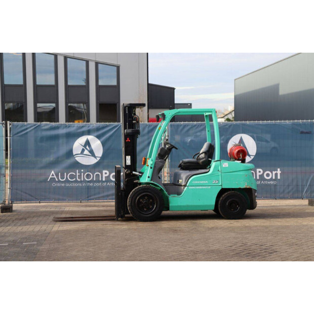 2010 MITSUBISHI FG35N-44819973