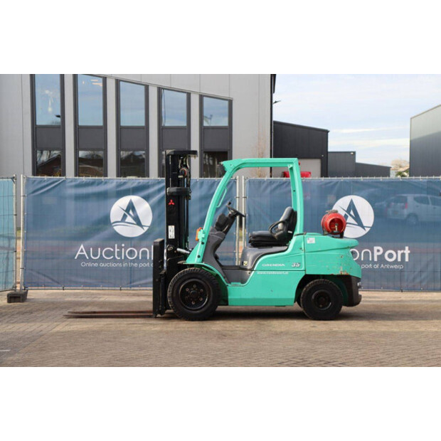 2010 MITSUBISHI FG35N-44819974