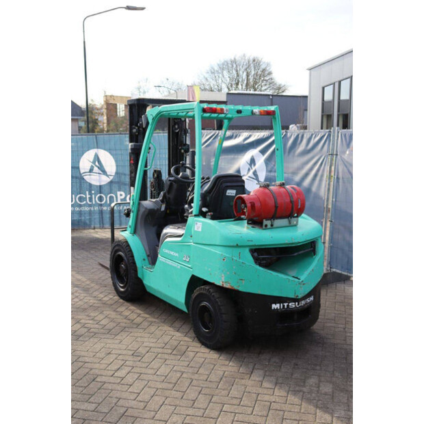 2010 MITSUBISHI FG35N-44819976