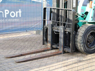 2010-mitsubishi-fg35n-1402789-44819982