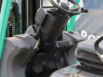 2010-mitsubishi-fg35n-1402789-44820013