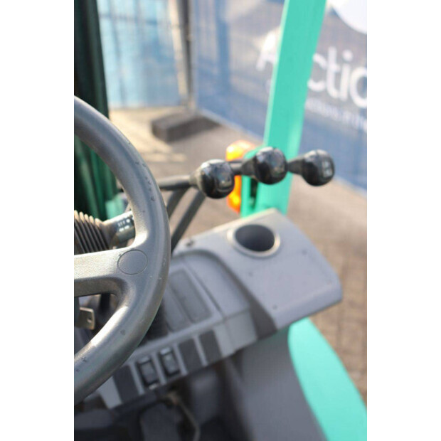 2010 MITSUBISHI FG35N-44820019