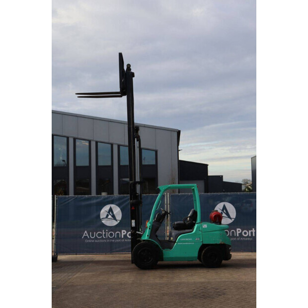 2010 MITSUBISHI FG35N-44820031