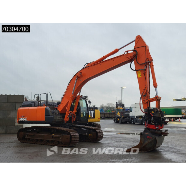 2018 Hitachi ZX300LC-6-44820237